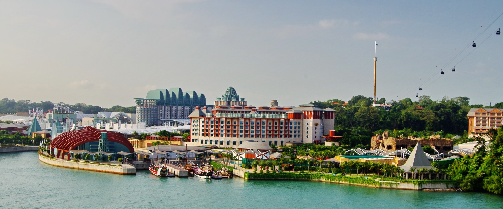 Resorts_World_Sentosa_viewed_from_the_Singapore_Cruise_Centre_-_20130311